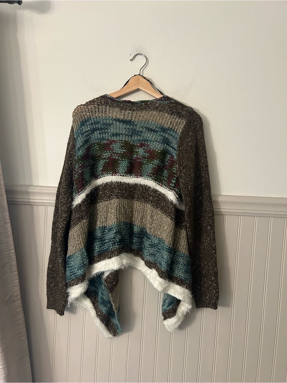BKE Boutique Medium Brown Teal Waterfall Cardigan Fuzzy White Trim - Picture 6 of 6